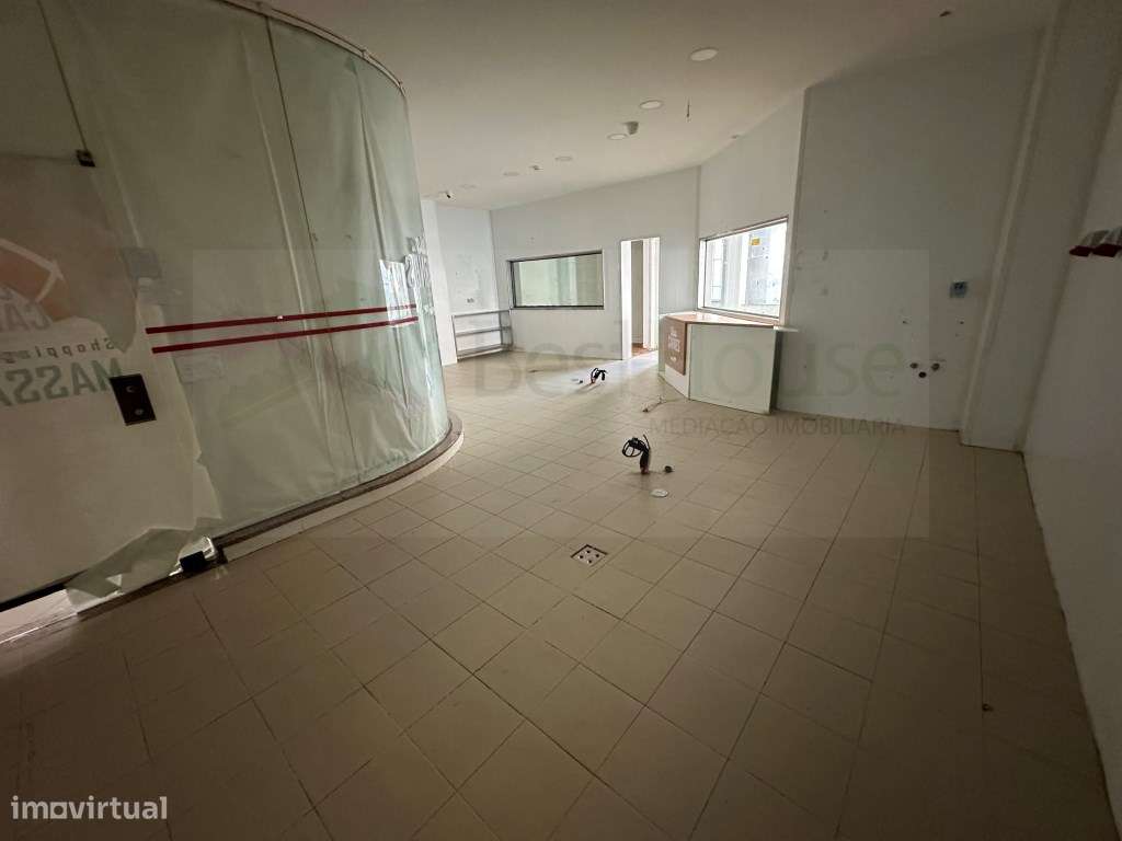 Vende-se Loja no Shopping Center de Massamá - Grande imagem: 5/15