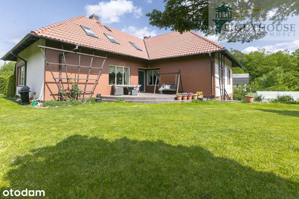 Dom w Trąbkach Wlk. z potencjałem Biznesowym-1