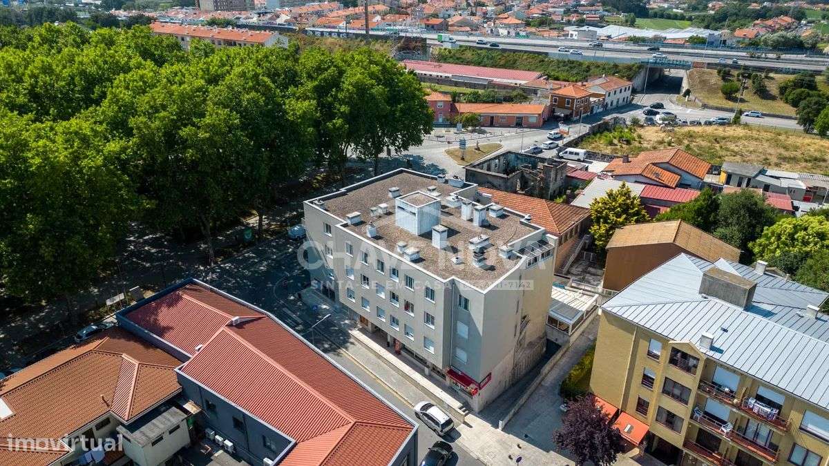 T2 c/ Lugar de Garagem e Arrumos em Custóias (Matosinhos)-8