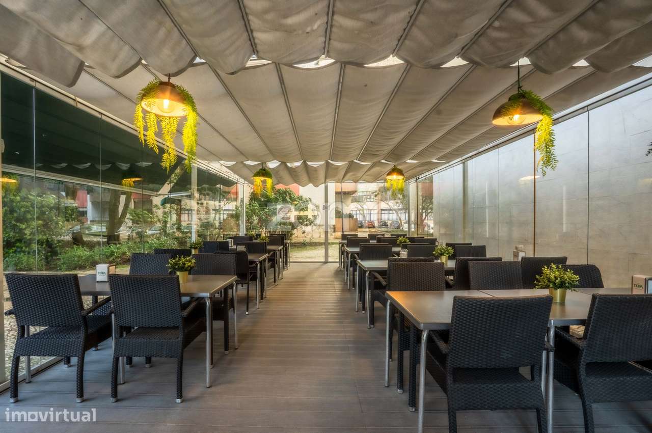 Espaço Comercial para Trespasse em Algés–Miraflores-0