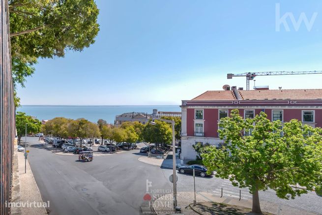 Apartamento T2 renovado com vista rio, em frente ao Panteão Nacional-57