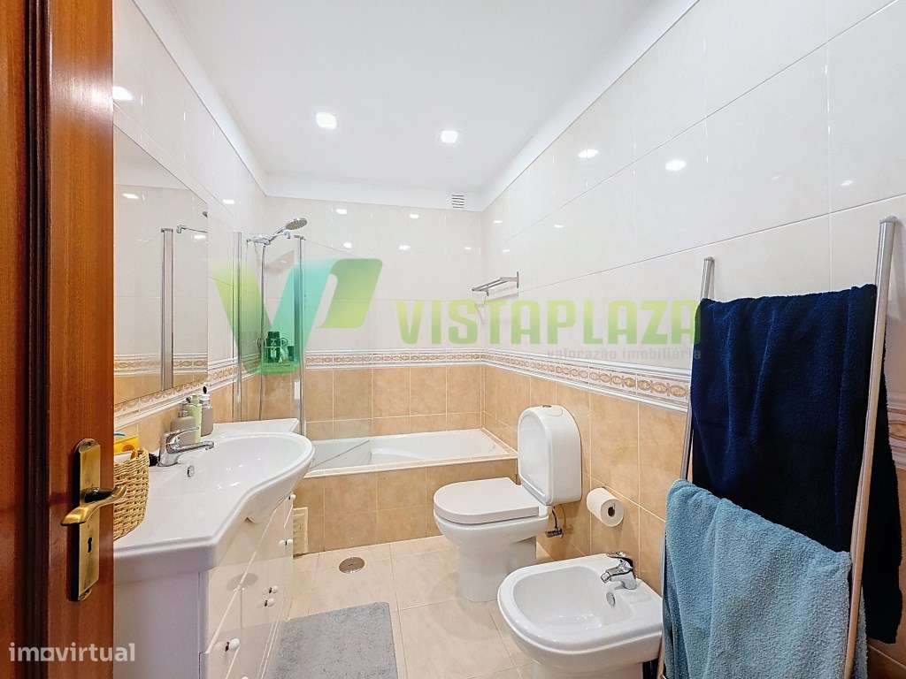 Apartamento T2 com duas casas de banho e espaço de garagem-21
