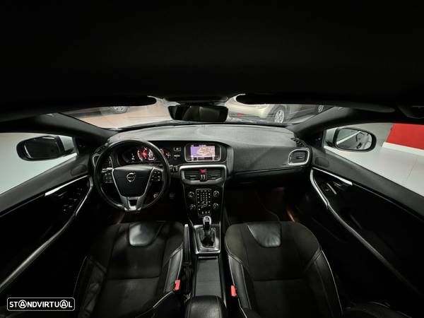 Volvo V40 2.0 D2 R-Design - 36