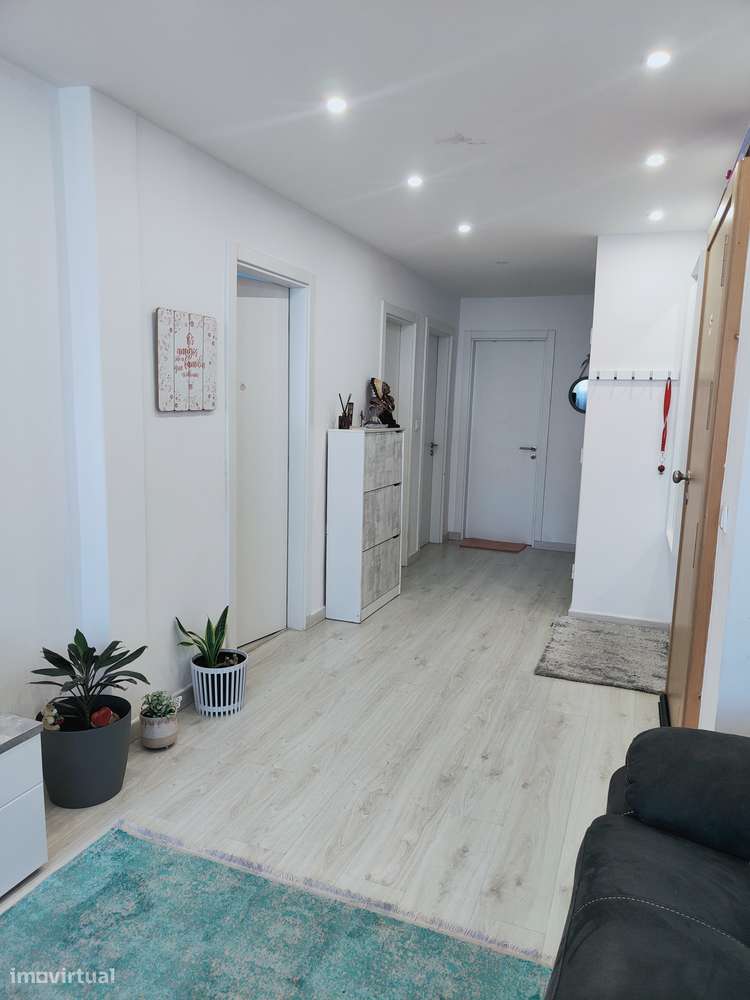 T3 com 2 casas de banho e boas acessibilidades-5