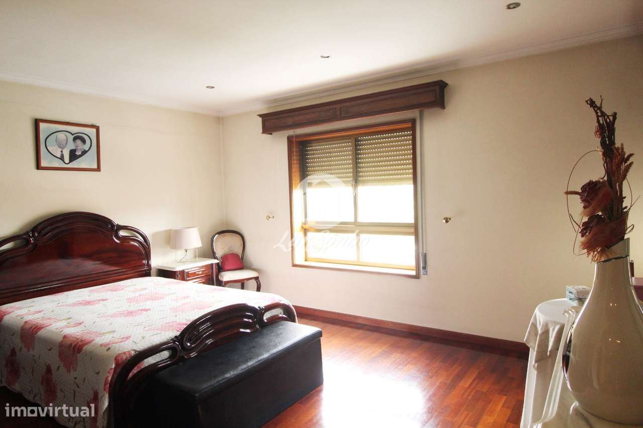 Moradia T3 de Gaveto, com excelentes áreas, localizada em São Cosme...-20