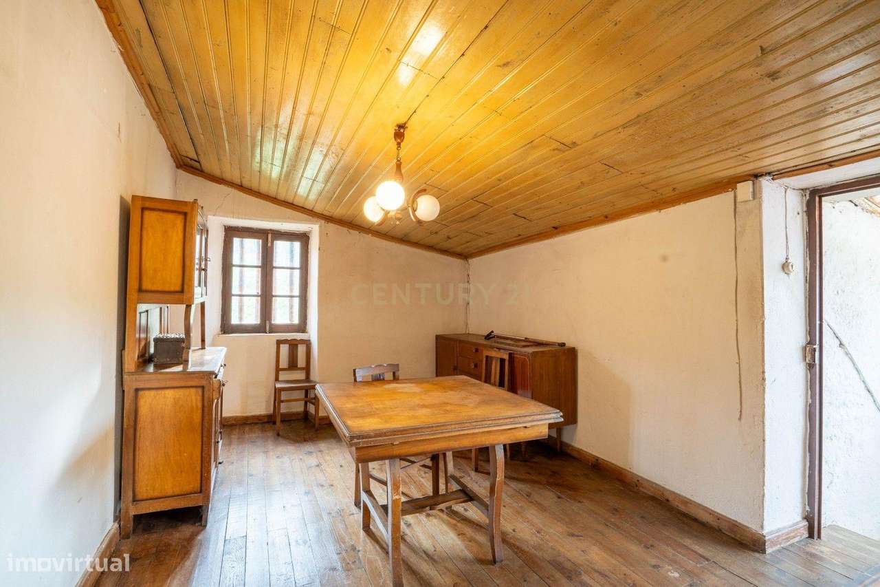 Moradia para recuperar com terreno a 1,4 km da Estação de Serpins - Grande imagem: 3/36