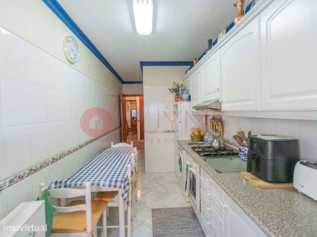 Apartamento T2 em Quarteira com Vista Mar a Poucos Passos da Praia-9