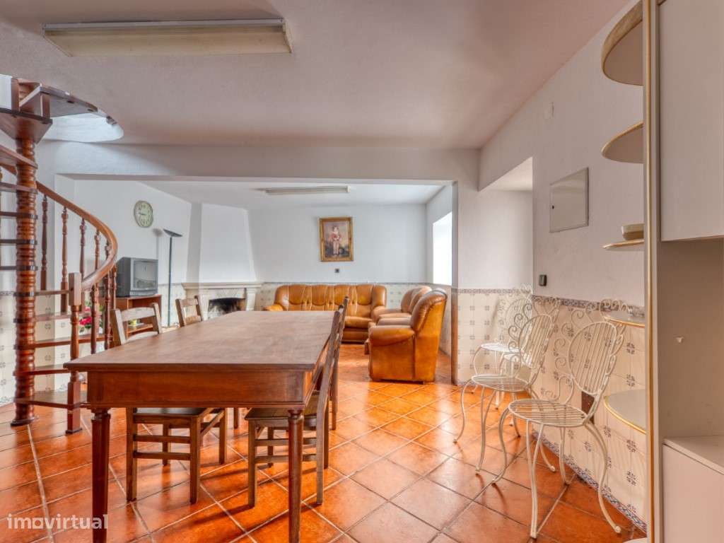 Moradia T4 com Quintal e Terraço, a Apenas 4 Minutos do Centro da V...-11