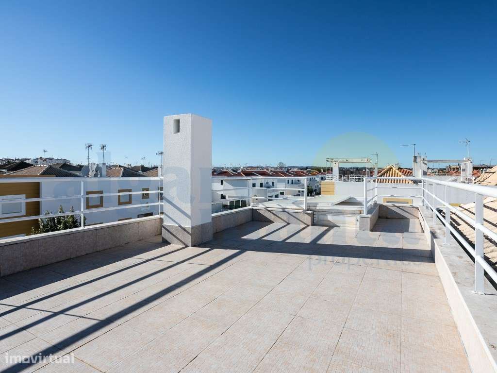 Moradia geminada T3 com Piscina Privada e Garagem - Praia da Lota-7