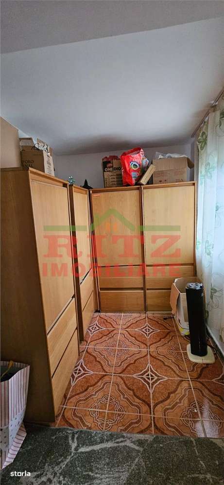 CASA  DE  VANZARE  P+1 E-4