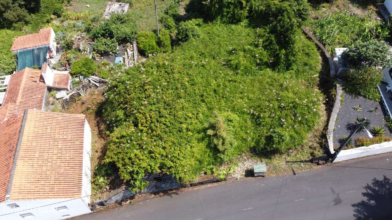 Ruina para reconstrução em Sao Roque do Pico-8