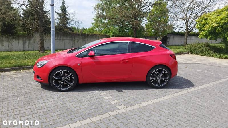 Opel Astra GTC 1.6 SIDI Turbo ecoFLEX Start/Stop Innovation - 2