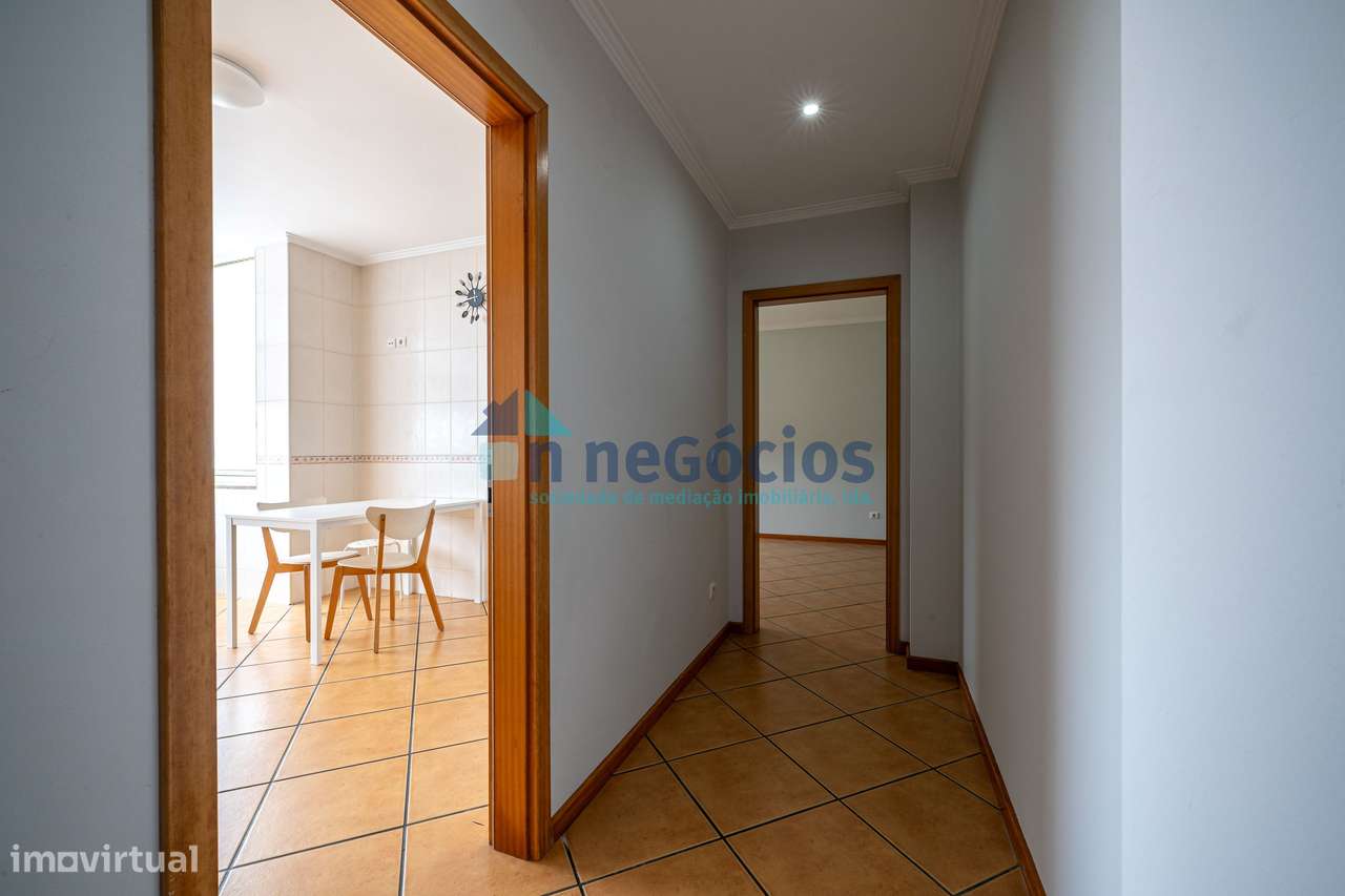 Apartamento t1 com lugar de garagem em O. Azeméis-6