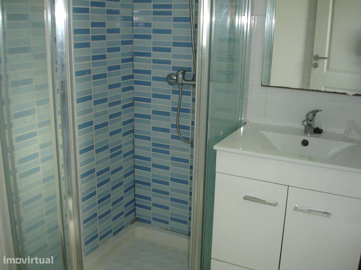 Apartamento T3 com varanda em Campo de Ourique-5