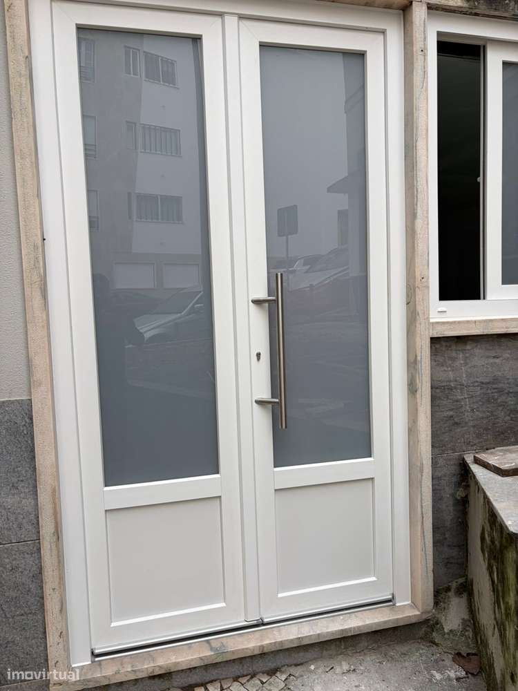 T2 Totalmente Remodelado com 2 Suítes em Algés | Entrega Maio 2026 - Grande imagem: 4/6