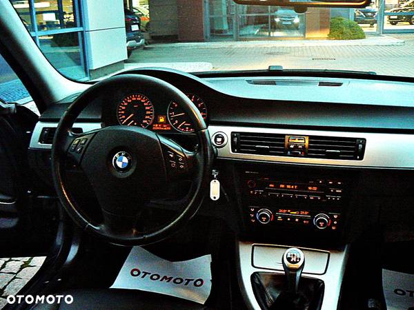 BMW Seria 3 318i - 26