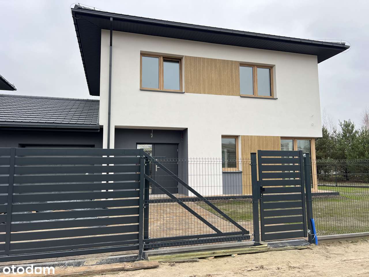 Nowoczesny dom z garażem blisko lasu - Pełny obrazek: 4/20