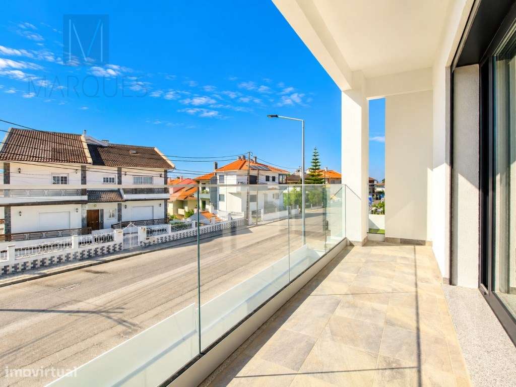 Moradia V4 com Garagem, Logradouro e Jardim em Vale de Milhaços - C...-27