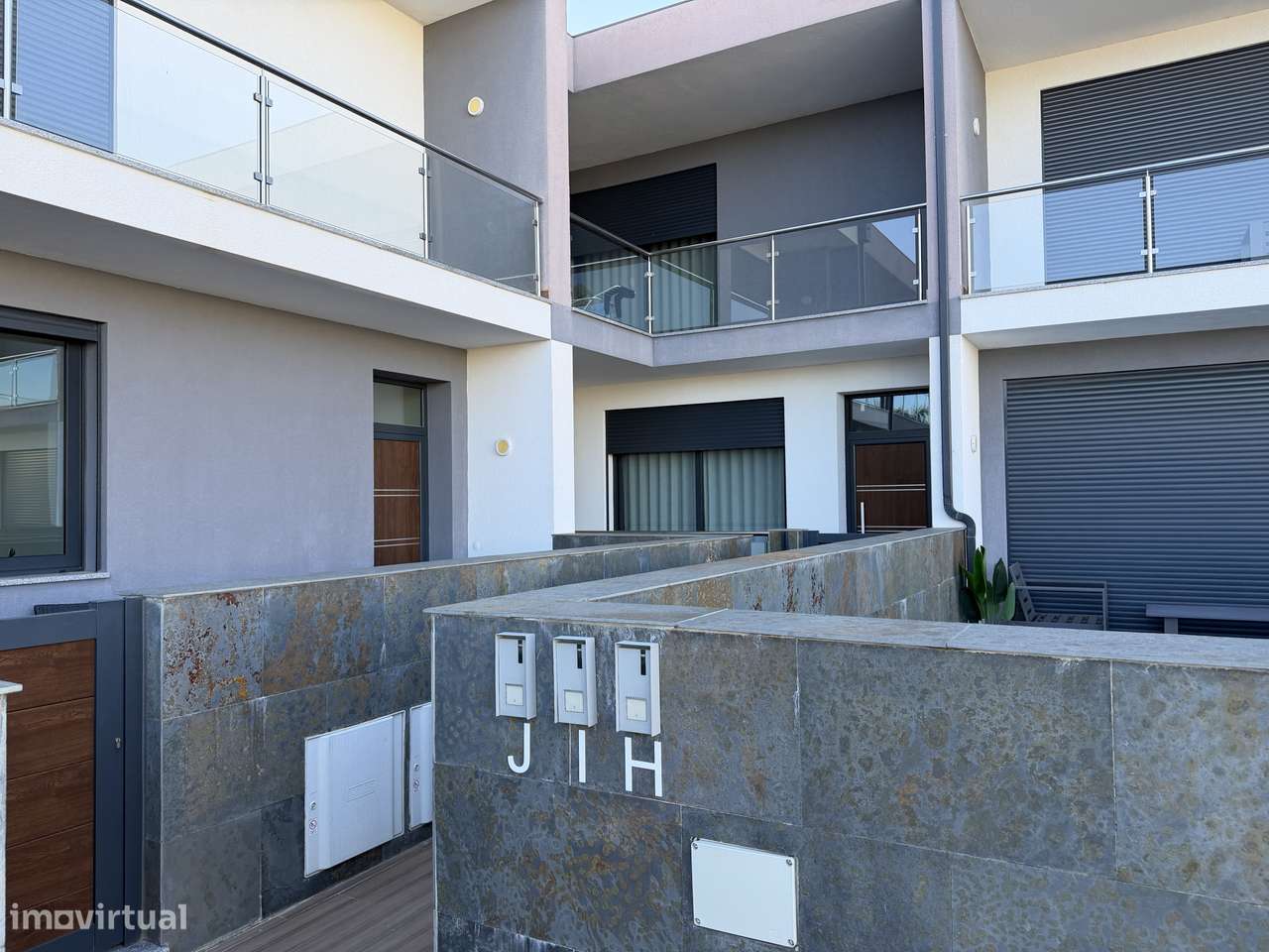Moradia T4 NOVA com box e piscina-34