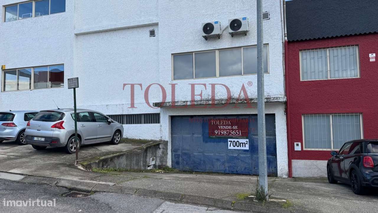Armazém com 700m2 em zona Industrial-11