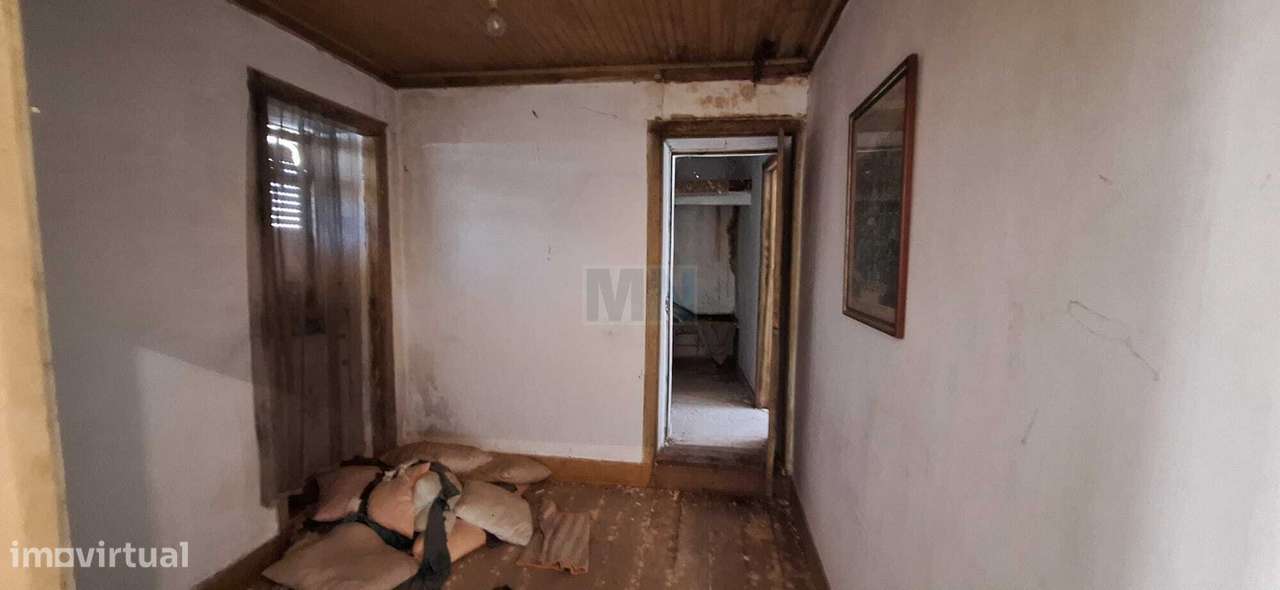 Moradia  para remodelação com Elevado Potencial em Anagueis-9