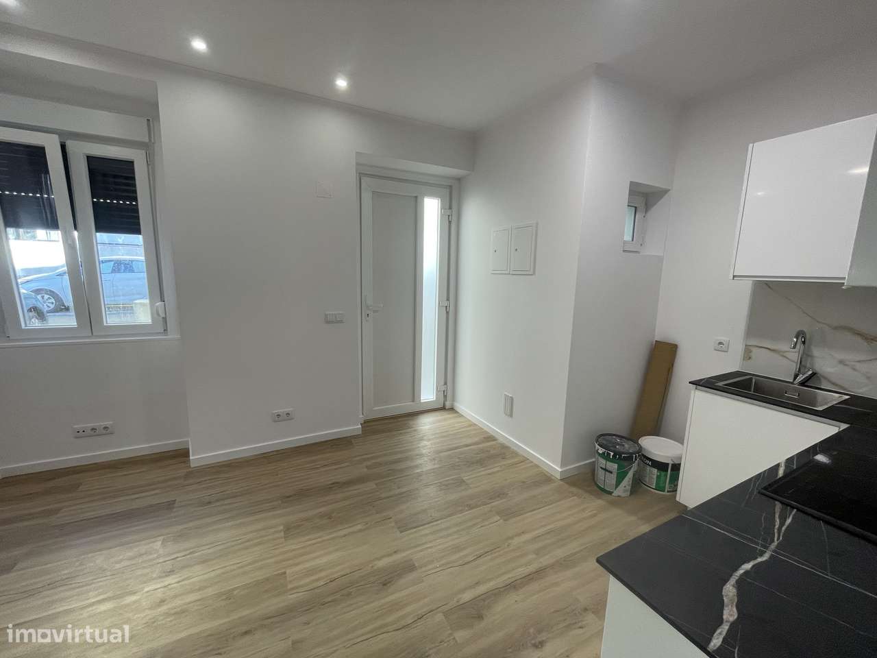 T0 Totalmente remodelado com logradouro - Cacém - Grande imagem: 5/9