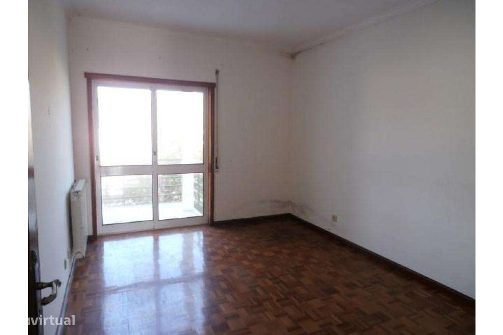 Moradia T4 -Viana - Grande imagem: 4/9