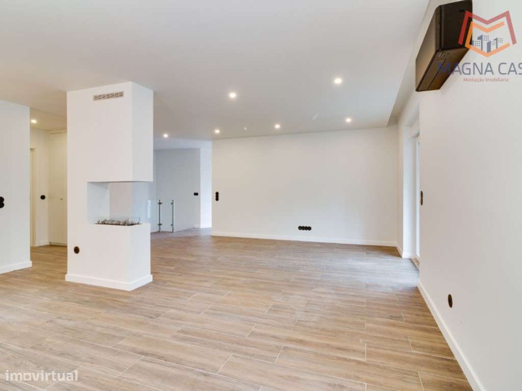 Oportunidade Única: Moradia T3+1 remodelada com dois pisos (RC+ Cav... - Grande imagem: 4/48