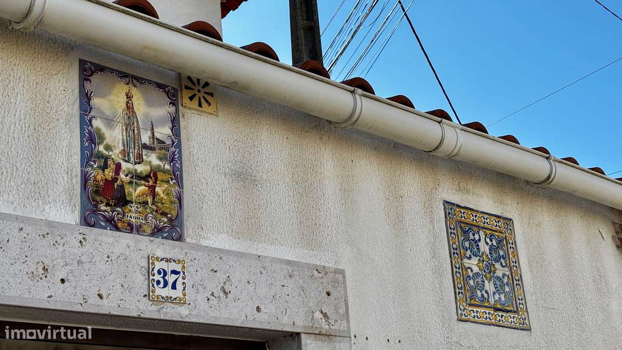 Moradia com T1+T2 Arrendados: Oportunidade no Gradil-3