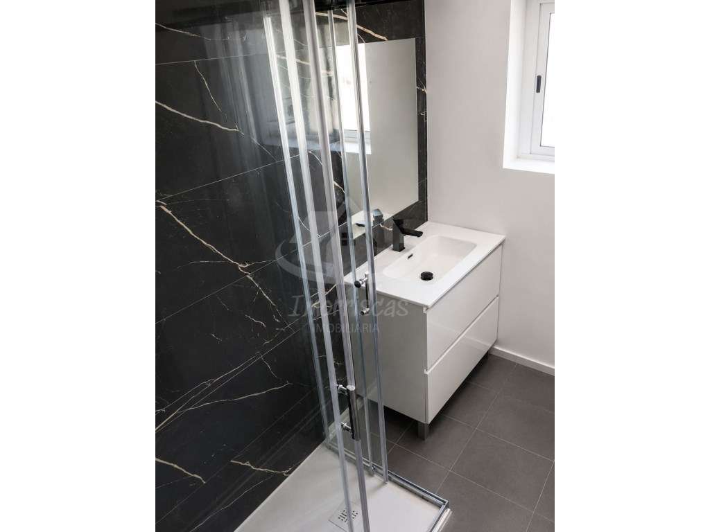 T2 Totalmente Remodelado na Damaia, Amadora-8