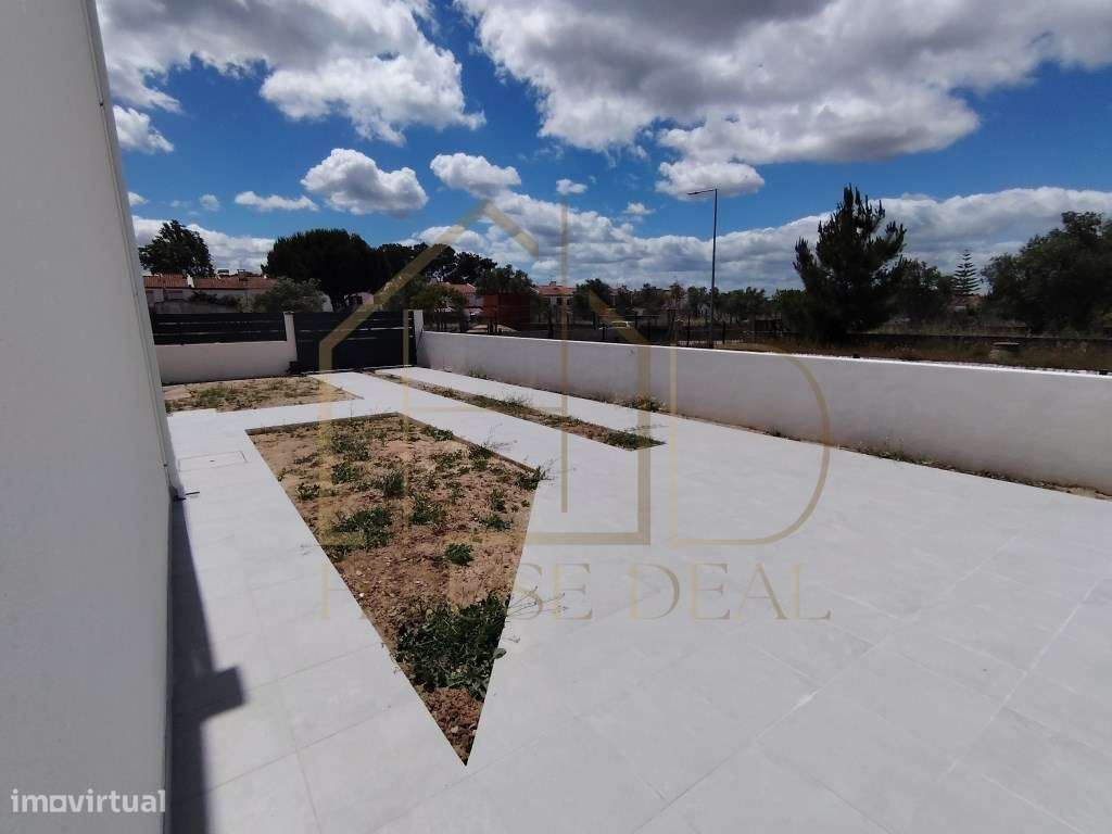 Magnífica Moradia T4 com Garagem e Piscina. Vendas de Azeitão-15