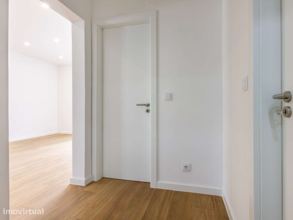 Onde a Luz Encontra o Design | T1 Remodelado com Varanda e Open Spa... - Grande imagem: 2/22