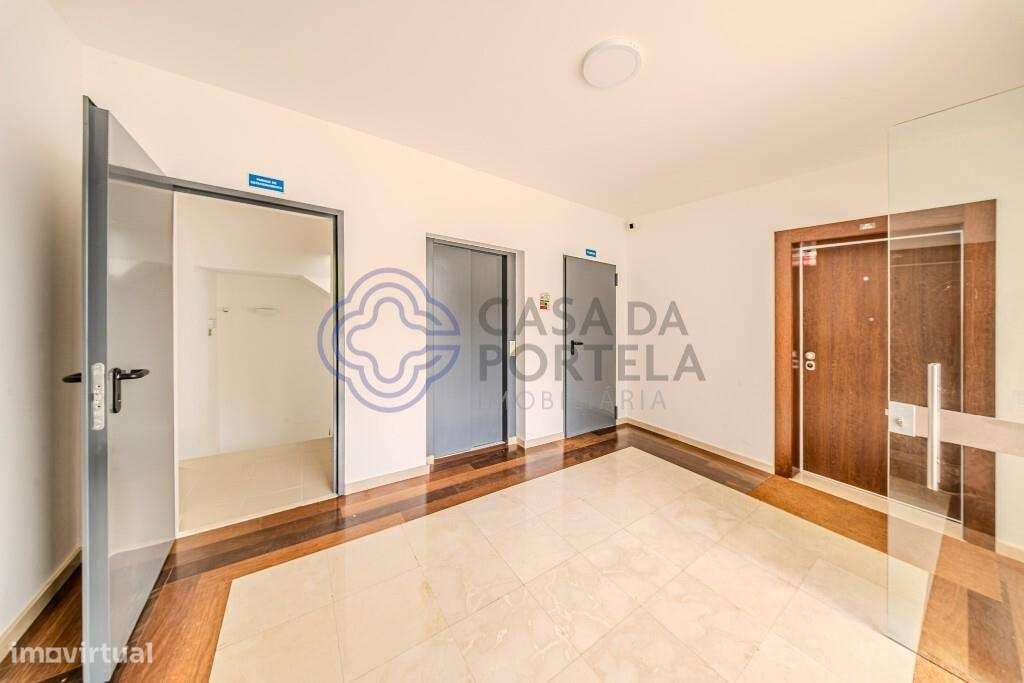 Apartamento Duplex T5 de Luxo com Terraço, Piscina e Garagem – Estoril-59