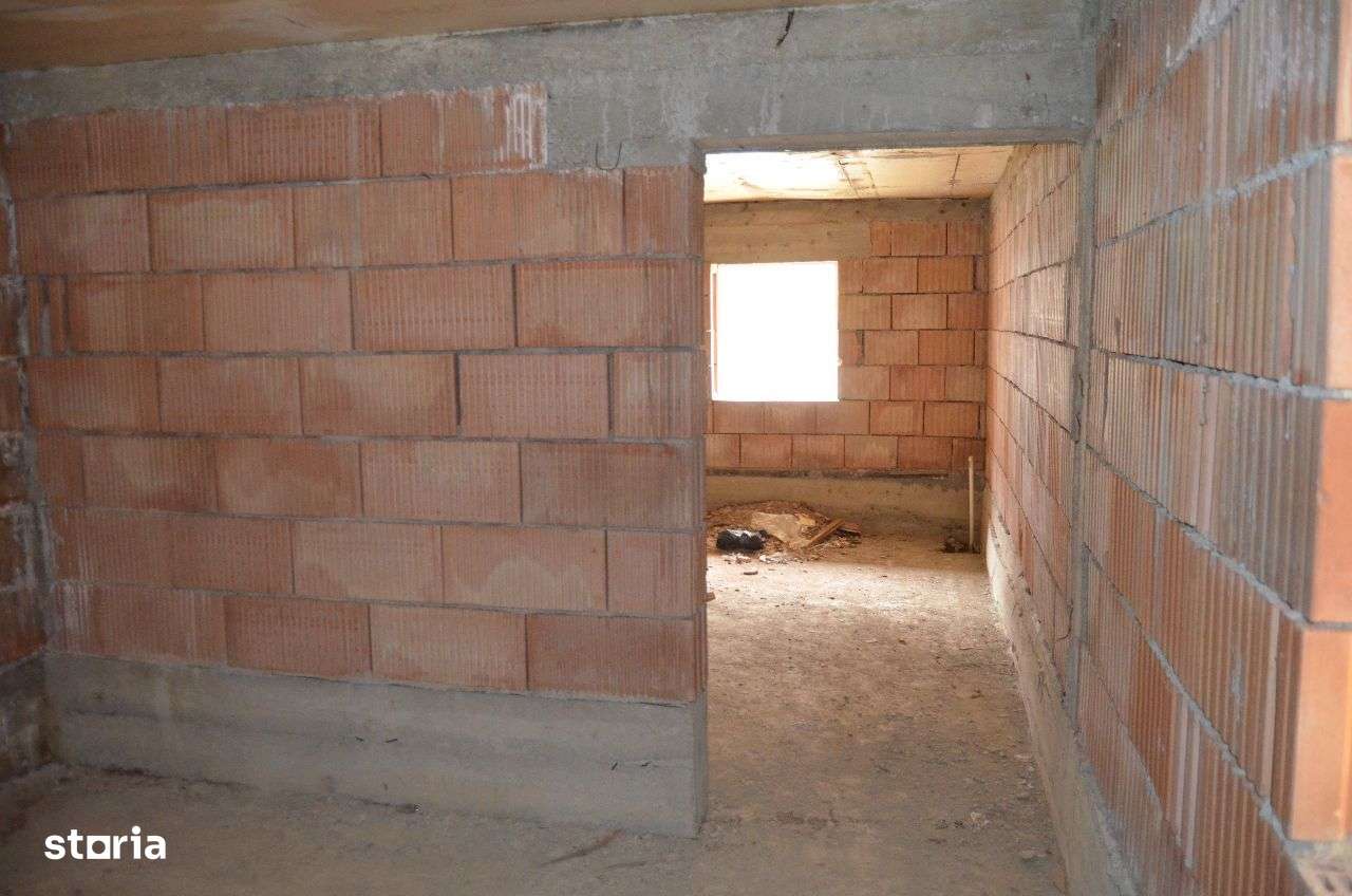 Casă de vânzare cu 5 camere, teren 555mp, în orașul Predeal - Imagine principală: 2/9