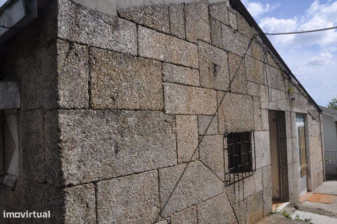 Casa para Restauro em Abação-7