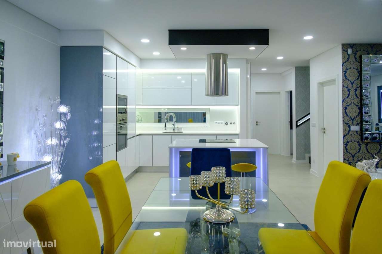 Moradia T4 com Piscina e Jardim na Aroeira, Almada-6