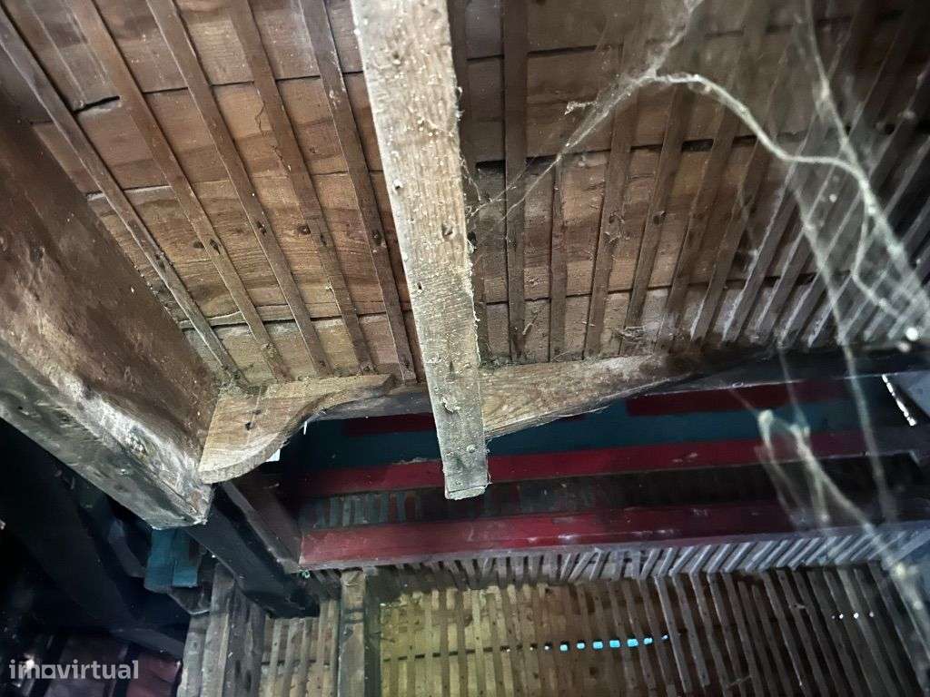 Quinta com casa em pedra para recuperar - Grande imagem: 3/40