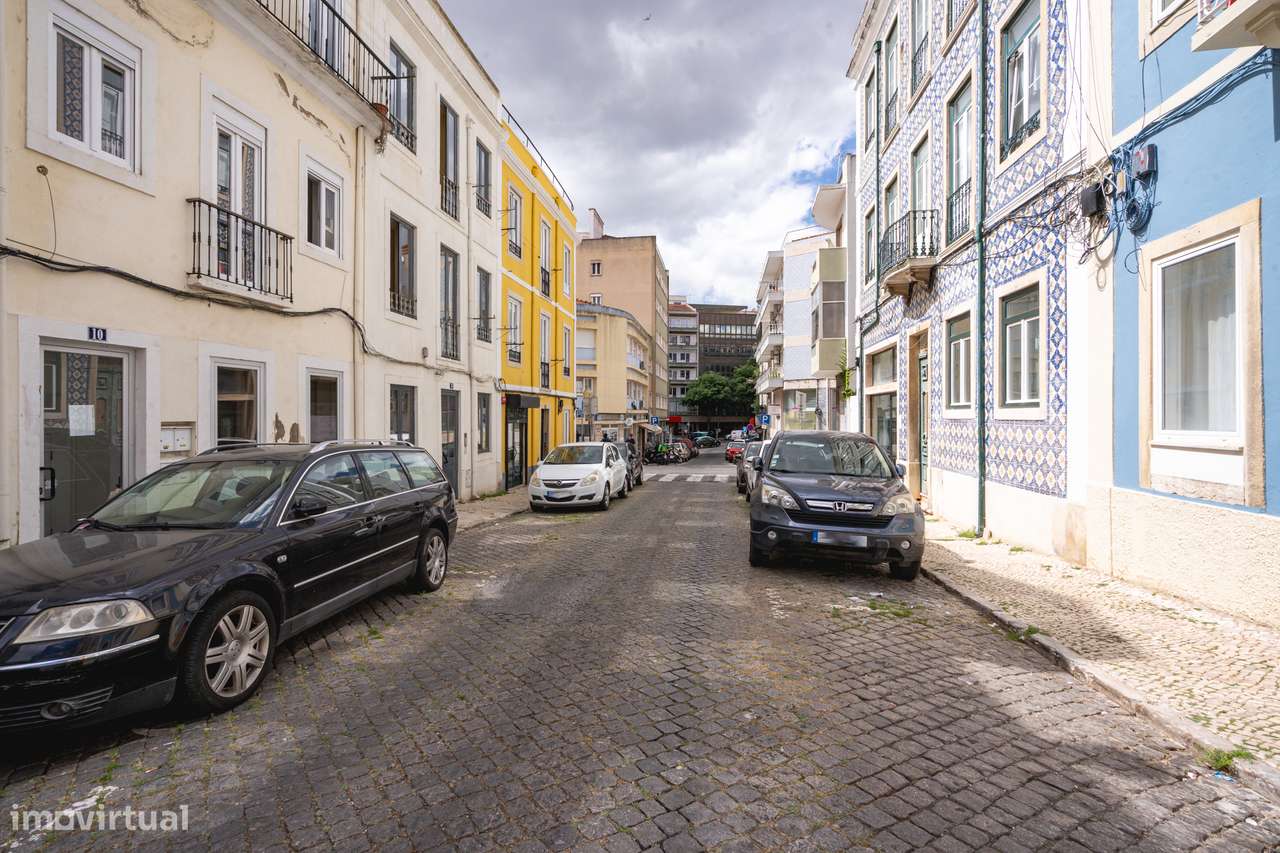 T2 REMODELADO | RUA REBELO DA SILVA | ESTEFÂNIA | LISBOA | VARANDA-18