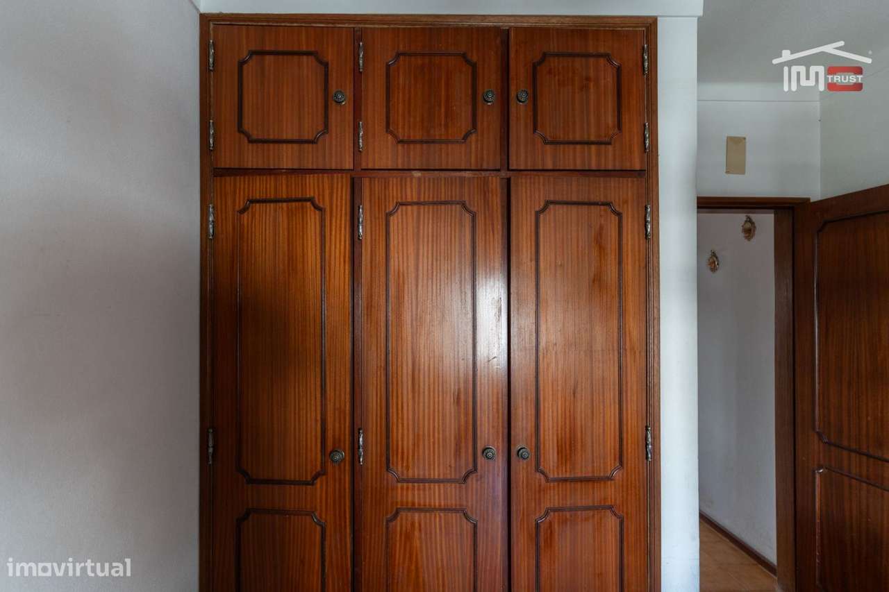 APARTAMENTO T2 COM ELEVADOR E PARQUEAMENTO NA CAVE VISTA MAR LATERA...-14