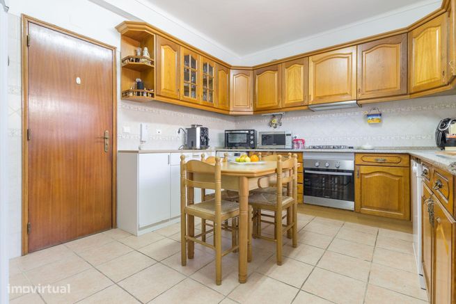 Moradia Geminada T3+1 com Jardim e Garagem-27