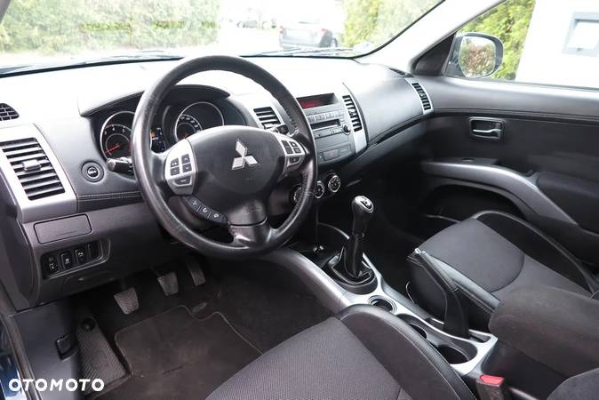 Mitsubishi Outlander - 25