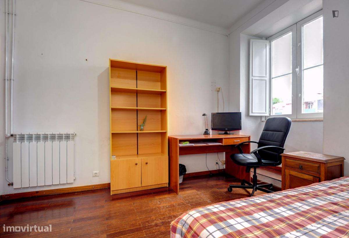 Quarto - localizado em Montes Claros Coimbra - Grande imagem: 2/10