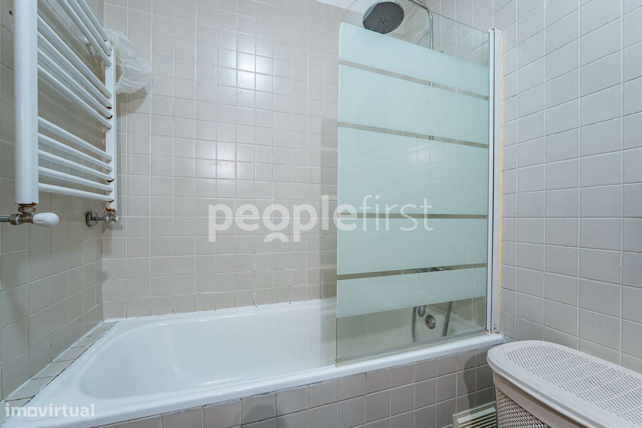 T2 com Terraço Privativo, Garagem e Arrumos-11