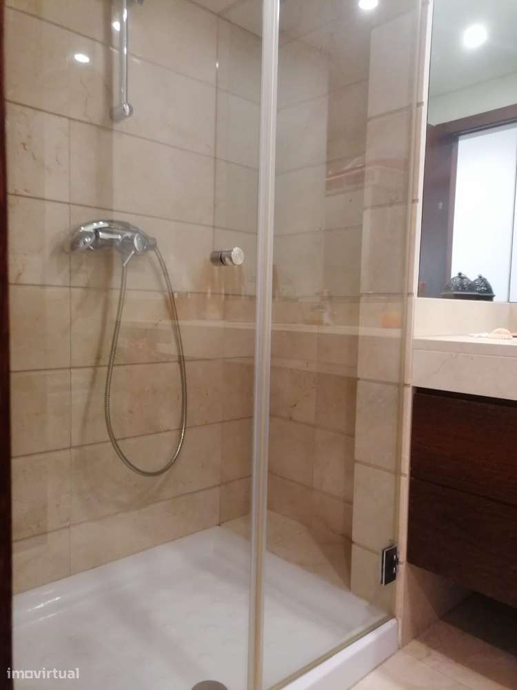 Excelente Apartamento T3 com 3 Frentes - junto à linha Rubi-10