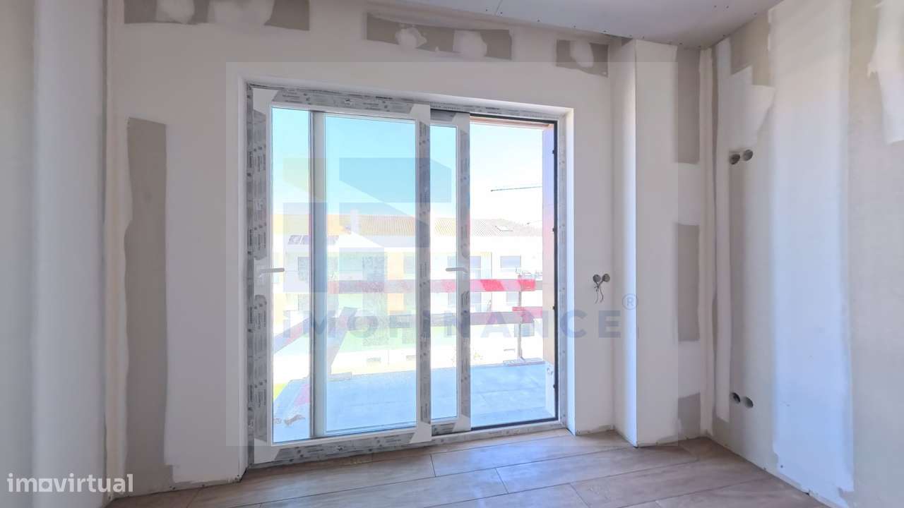 Apartamento T3 em Fase Final de Acabamentos — Praia da Consolação (...-5