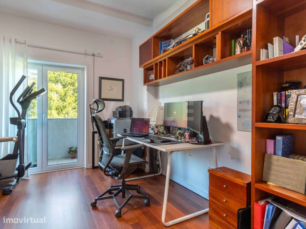 Apartamento T4+1 | Condomínio Fechado | Campo Alegre | Porto-23