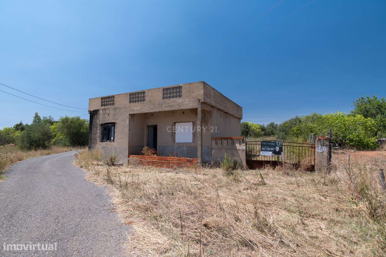 Moradia com terreno rústico em Benafim, para renovar - Grande imagem: 2/23