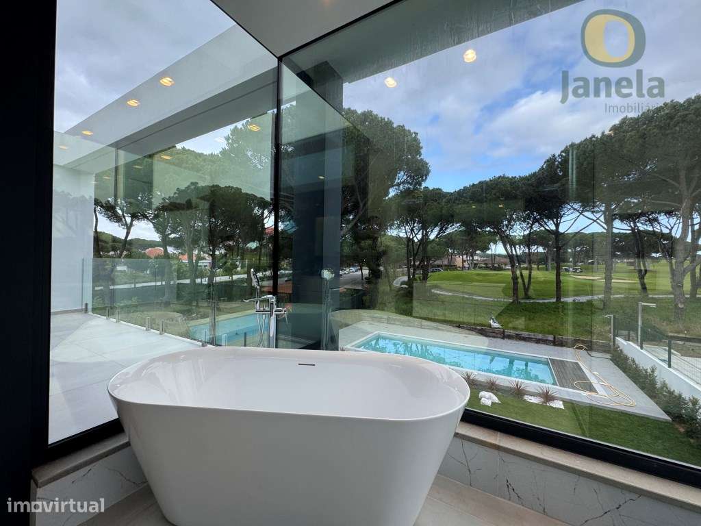 Moradia T4 de Luxo com Piscina, em Primeira Linha de Golfe, Vilamoura-32