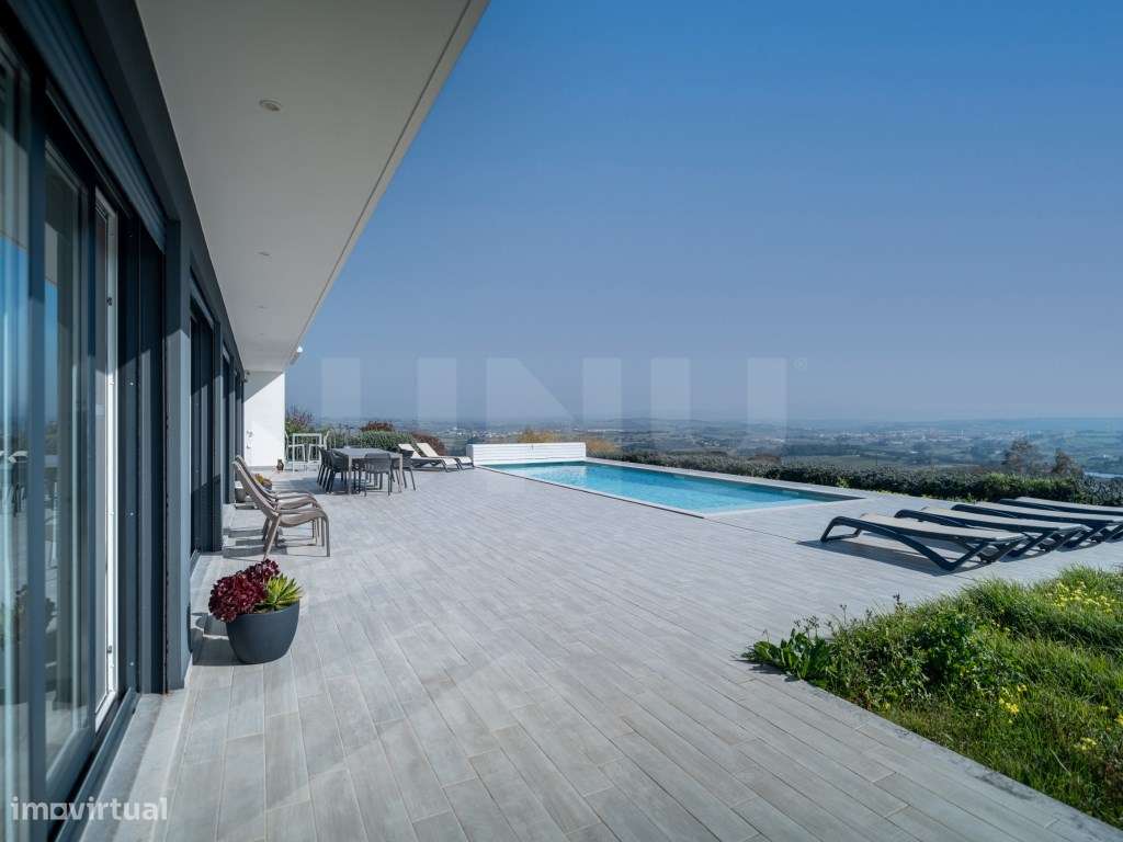 Moradia contemporânea de luxo com piscina e vistas panorâmicas na C... - Grande imagem: 3/34