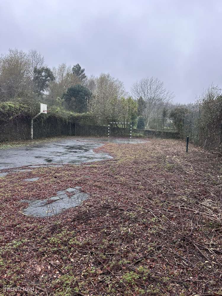 Moradia T4 com piscina, garagem e jardim em Galegos-6